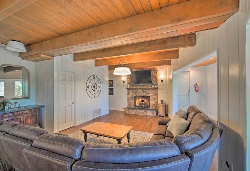 Stunning Lake Arrowhead Home: Decks & Hot Tub