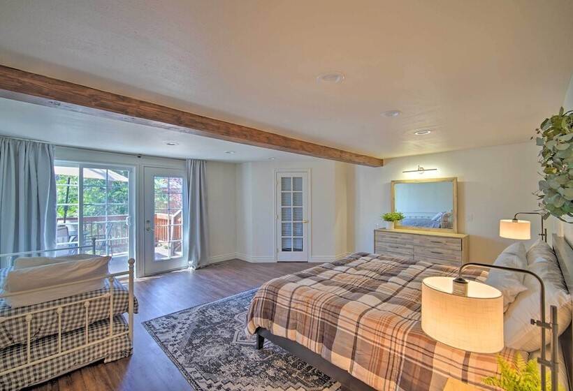 Stunning Lake Arrowhead Home: Decks & Hot Tub