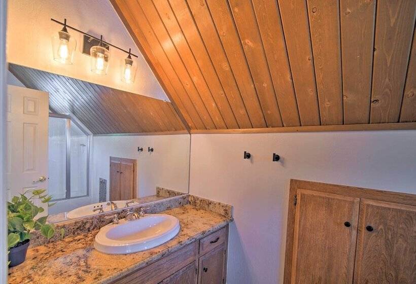 Stunning Lake Arrowhead Home: Decks & Hot Tub