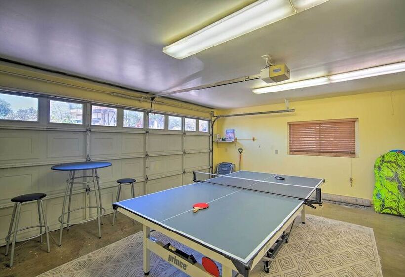 Stunning Lake Arrowhead Home: Decks & Hot Tub