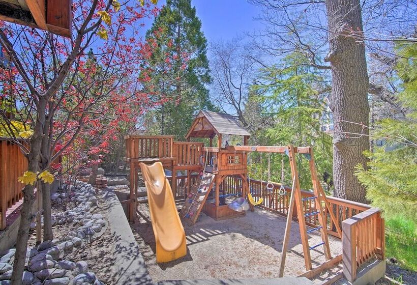 Stunning Lake Arrowhead Home: Decks & Hot Tub