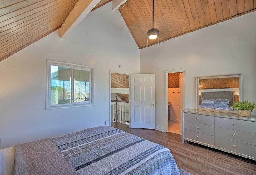 Stunning Lake Arrowhead Home: Decks & Hot Tub