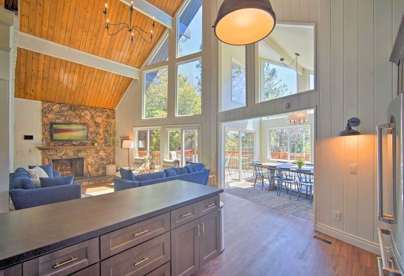 Stunning Lake Arrowhead Home: Decks & Hot Tub