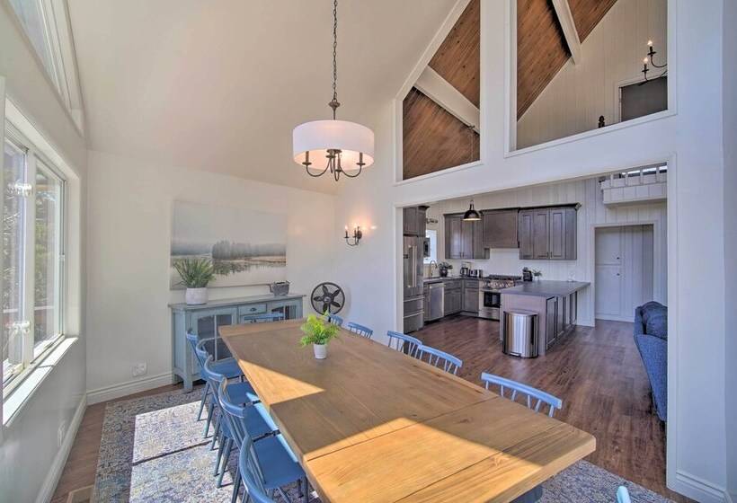 Stunning Lake Arrowhead Home: Decks & Hot Tub