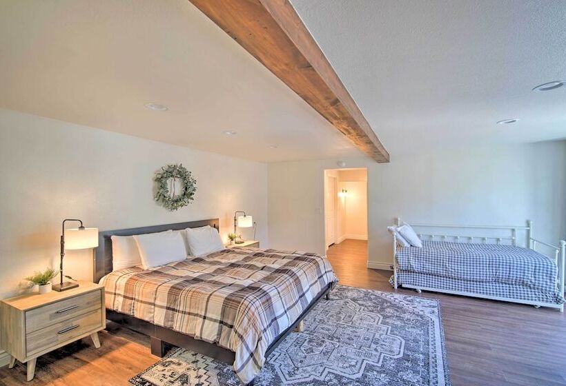 Stunning Lake Arrowhead Home: Decks & Hot Tub