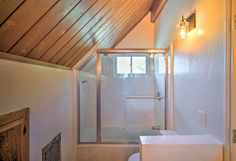 Stunning Lake Arrowhead Home: Decks & Hot Tub