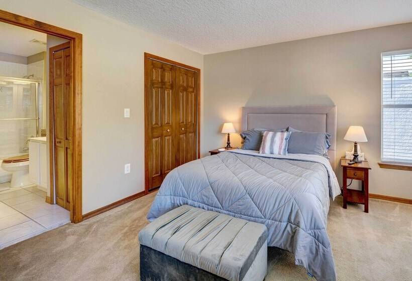 Patio + Grill: Spacious Getaway In Minneola!