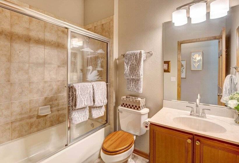 Patio + Grill: Spacious Getaway In Minneola!