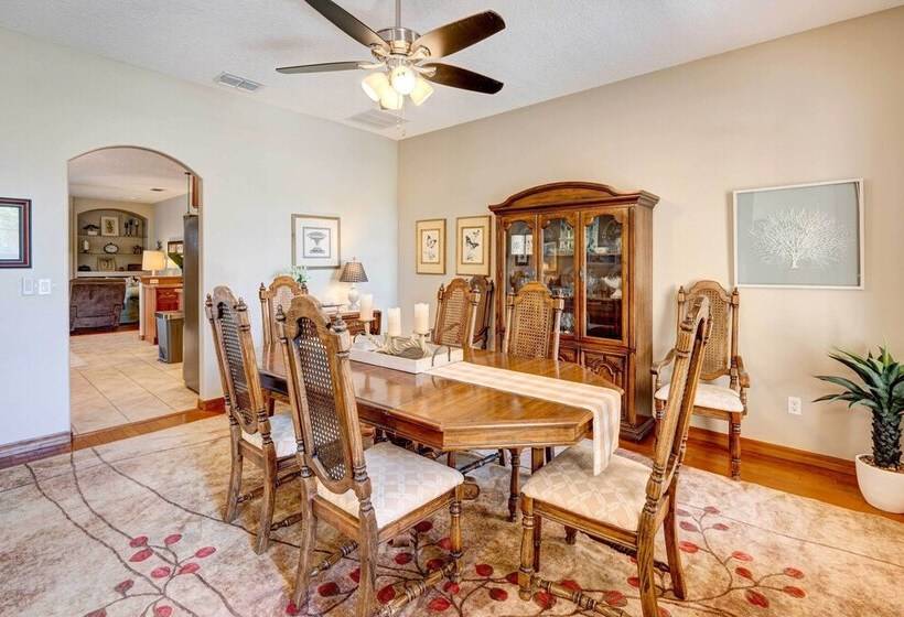 Patio + Grill: Spacious Getaway In Minneola!