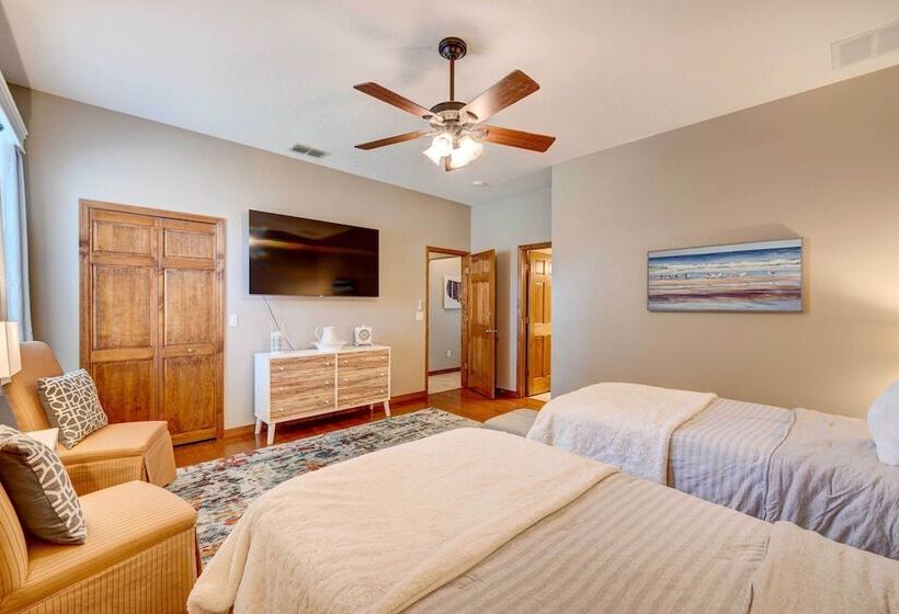 Patio + Grill: Spacious Getaway In Minneola!