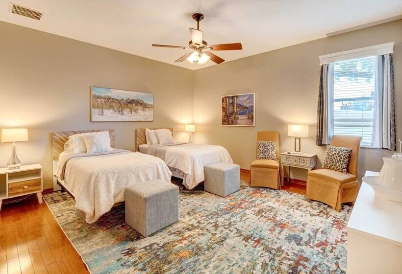 Patio + Grill: Spacious Getaway In Minneola!