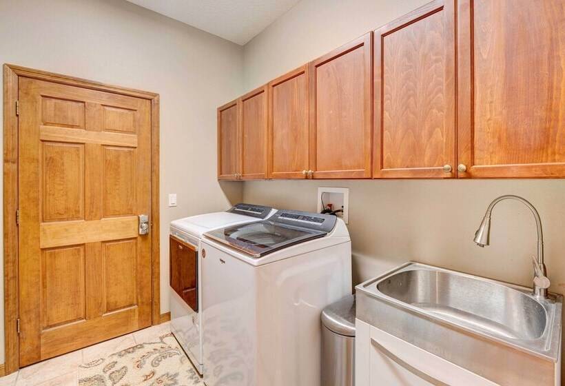 Patio + Grill: Spacious Getaway In Minneola!