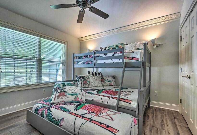 Sugar Beach Haven    Walk To Beach!