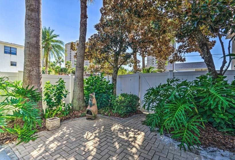 Sugar Beach Haven    Walk To Beach!