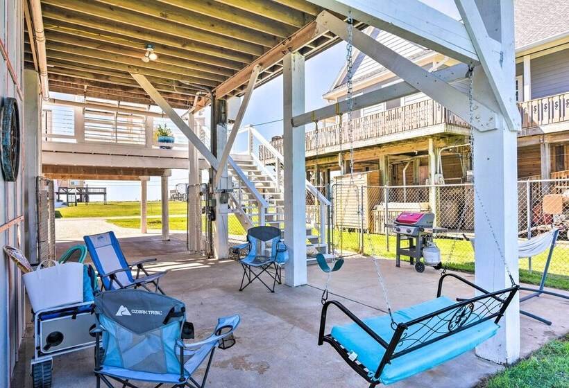 Sunny Freeport Home W/ Deck & Ocean Views!
