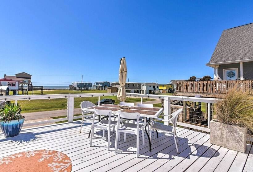 Sunny Freeport Home W/ Deck & Ocean Views!