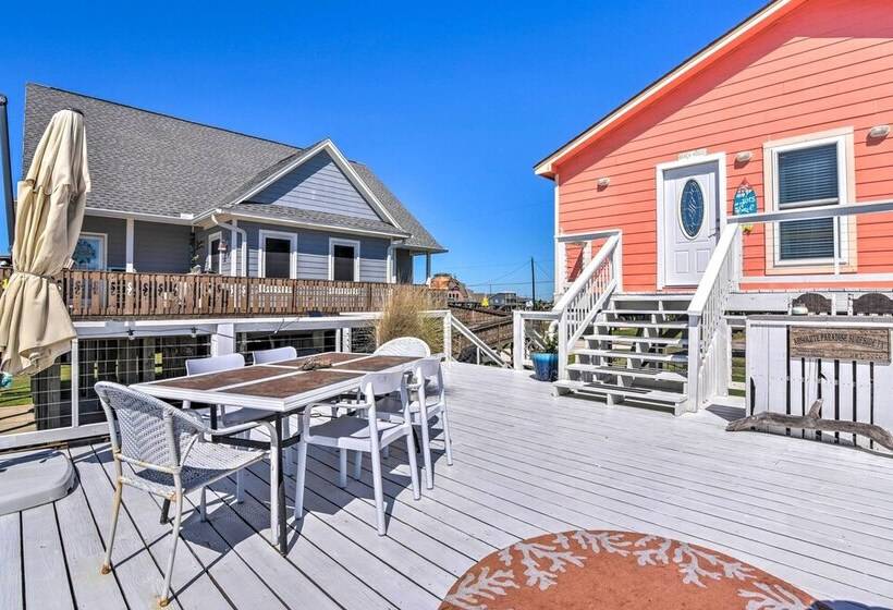 Sunny Freeport Home W/ Deck & Ocean Views!