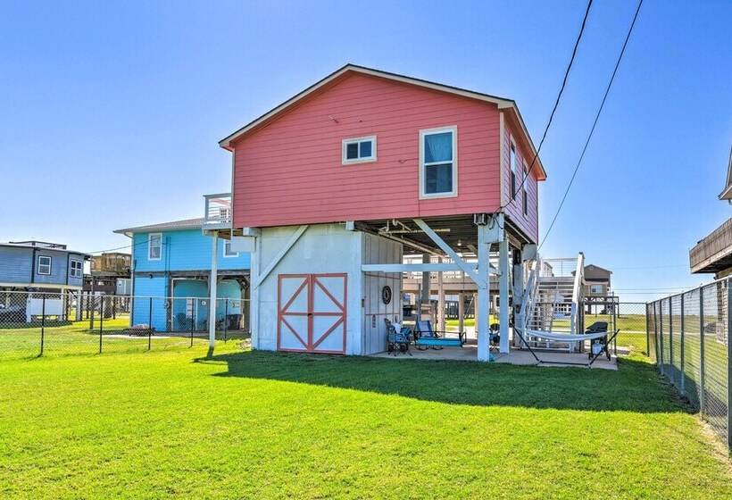 Sunny Freeport Home W/ Deck & Ocean Views!