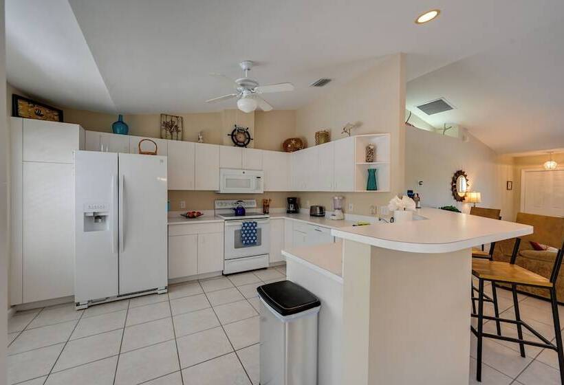 Sunny Marco Island House < 3 Blocks To Beach!