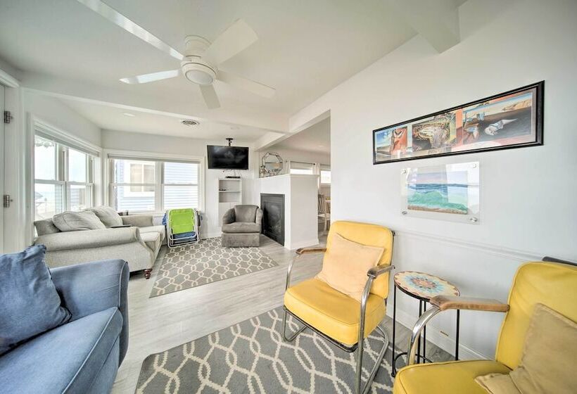 Waterfront Lake Erie Cottage Near Presque Isle!