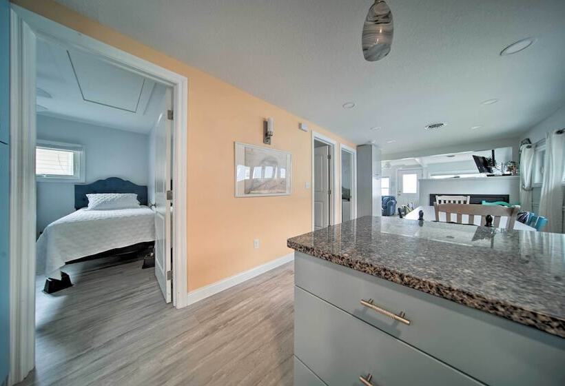 Waterfront Lake Erie Cottage Near Presque Isle!