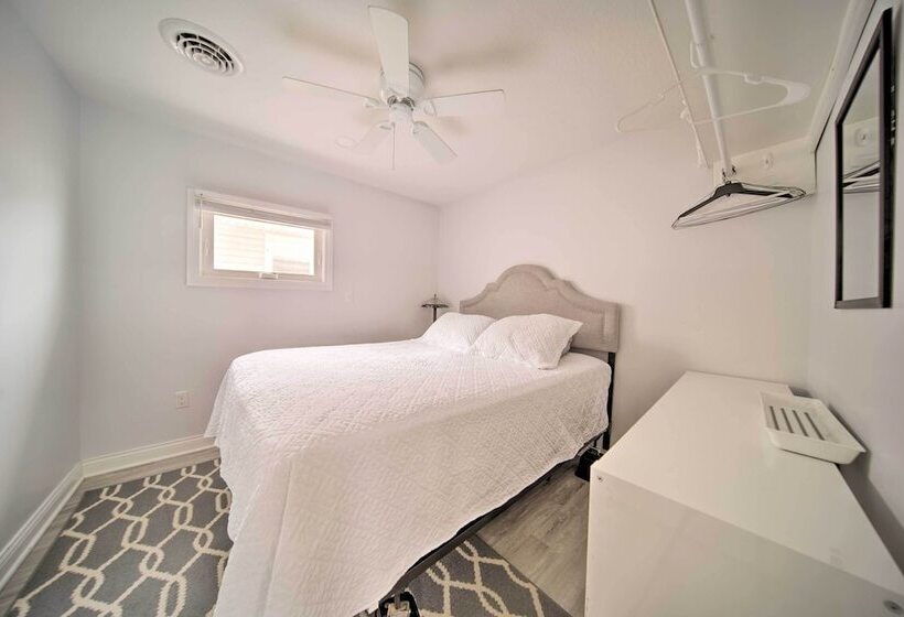 Waterfront Lake Erie Cottage Near Presque Isle!