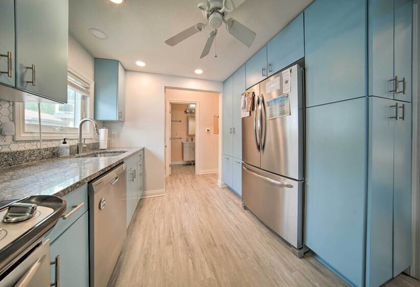 Waterfront Lake Erie Cottage Near Presque Isle!