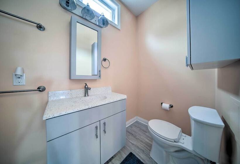 Waterfront Lake Erie Cottage Near Presque Isle!