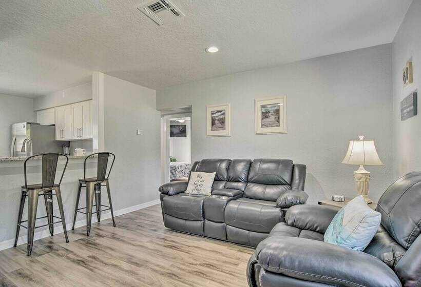 Sunny Seminole Home: Grill, Fire Pit & Fenced Yard