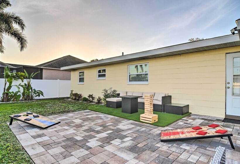 Sunny Seminole Home: Grill, Fire Pit & Fenced Yard