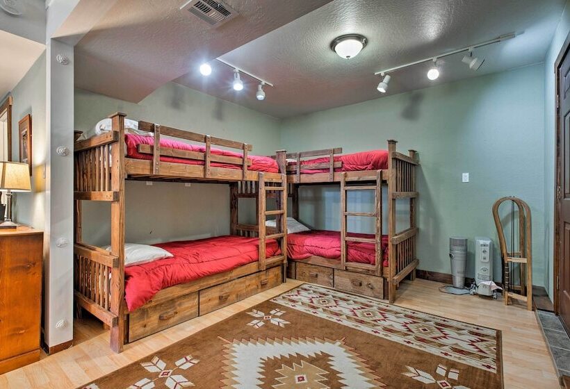 Tahoe Donner Escape: Under 15 Mi To 6 Ski Resorts!