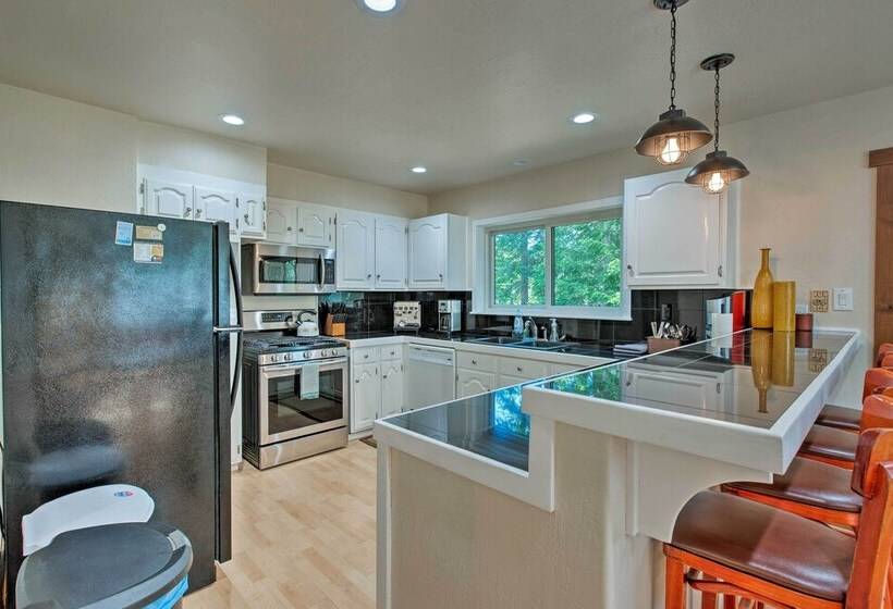 Tahoe Donner Escape: Under 15 Mi To 6 Ski Resorts!