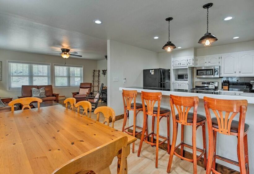 Tahoe Donner Escape: Under 15 Mi To 6 Ski Resorts!