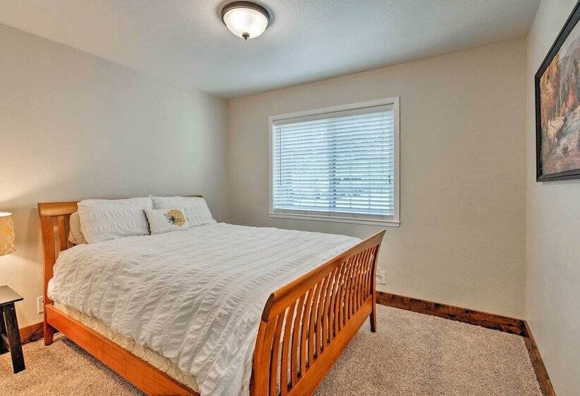 Tahoe Donner Escape: Under 15 Mi To 6 Ski Resorts!