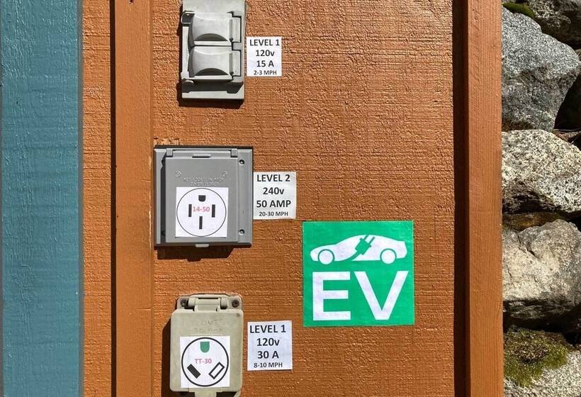 Tamarack Haus Hot Tub & Ev Charging: Walk Dtwn!