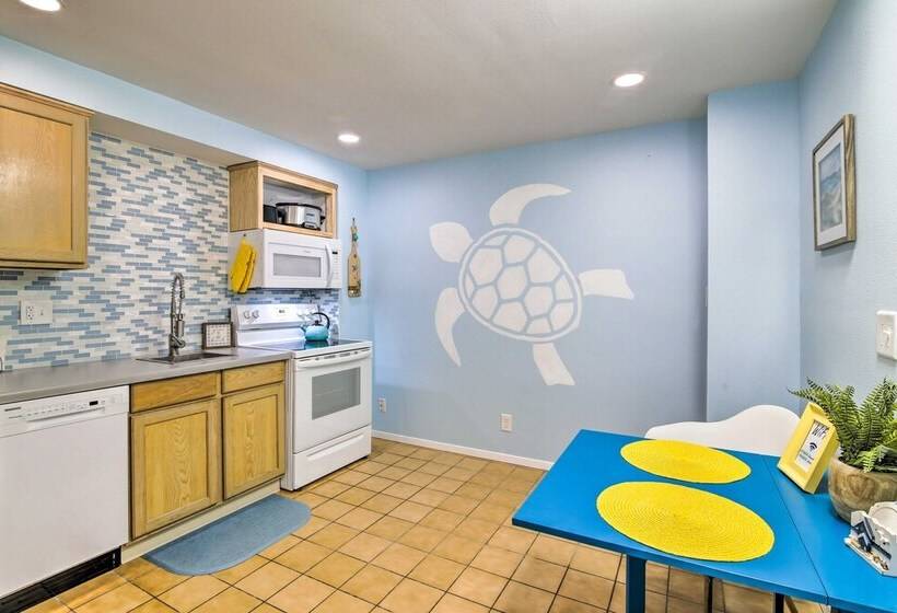 Beach Home W/ Pool & Hot Tub < 1 Block To Beach!