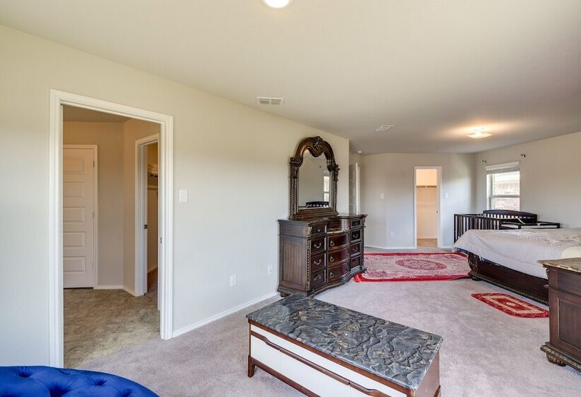 Texas Retreat W/ Patio Near Kayaking & Golfing!