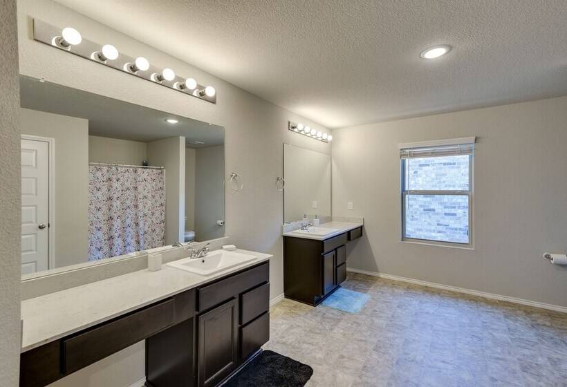 Texas Retreat W/ Patio Near Kayaking & Golfing!