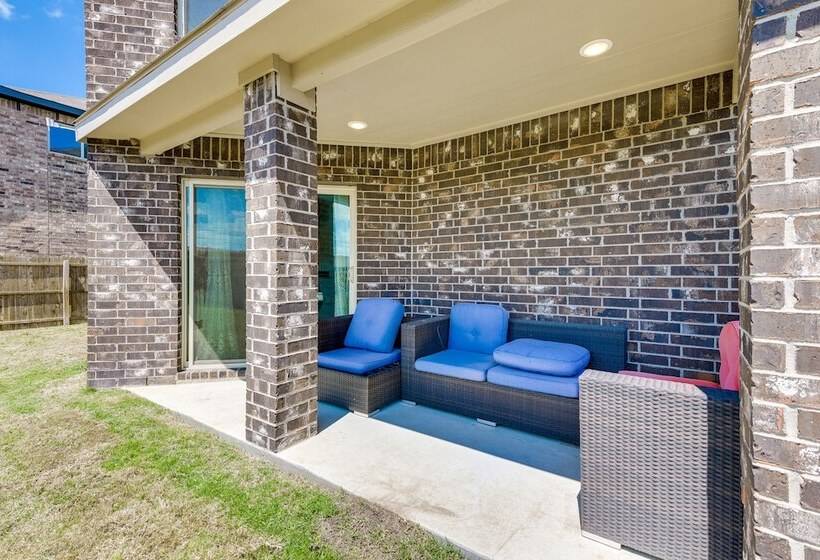 Texas Retreat W/ Patio Near Kayaking & Golfing!