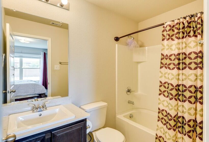 Texas Retreat W/ Patio Near Kayaking & Golfing!