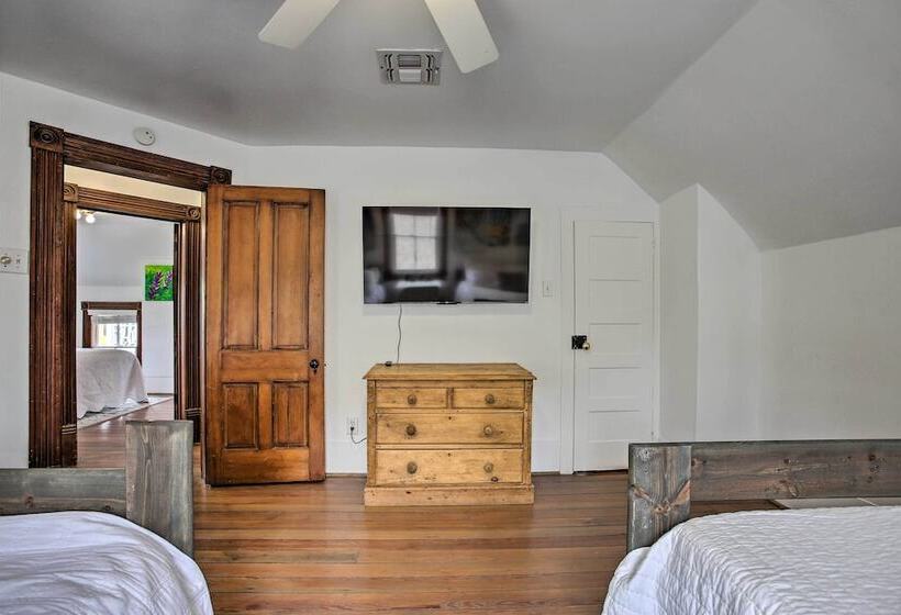 The Art House  Home In Galveston Strand District