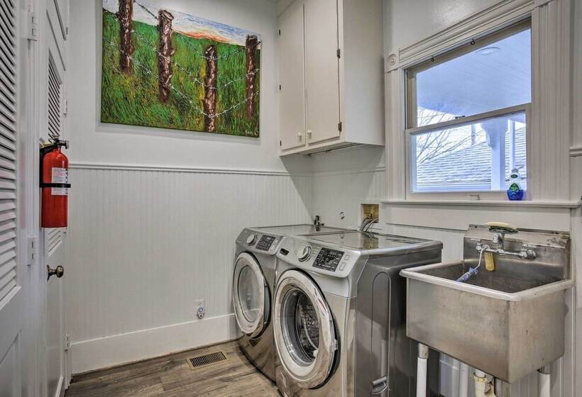 The Art House  Home In Galveston Strand District