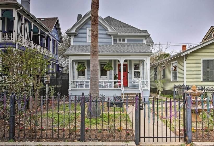 The Art House  Home In Galveston Strand District