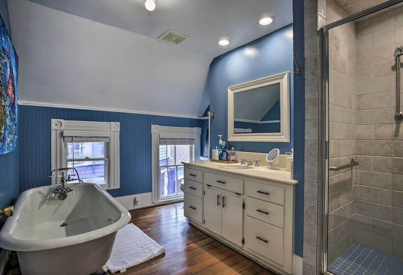 The Art House  Home In Galveston Strand District