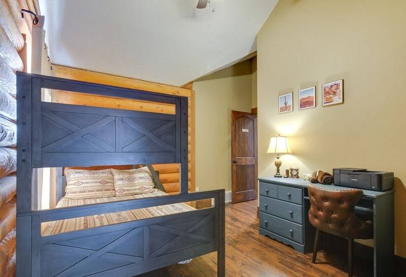 The Cliffrose Cabin    Hike, Relax, Explore!