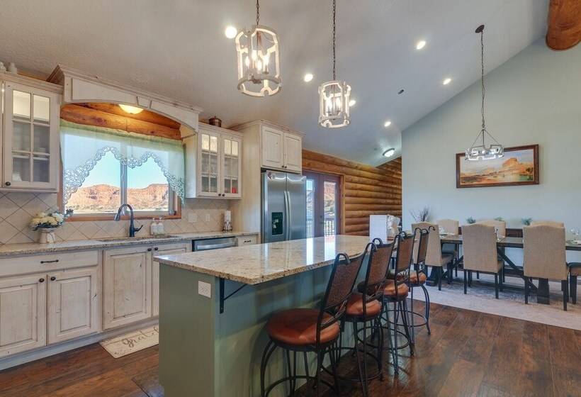 The Cliffrose Cabin    Hike, Relax, Explore!