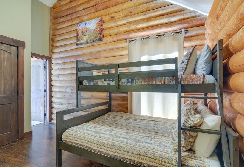 The Cliffrose Cabin    Hike, Relax, Explore!