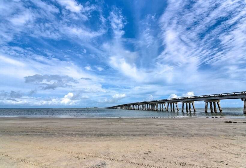 Private Beach Access: Coastal Freeport Home!