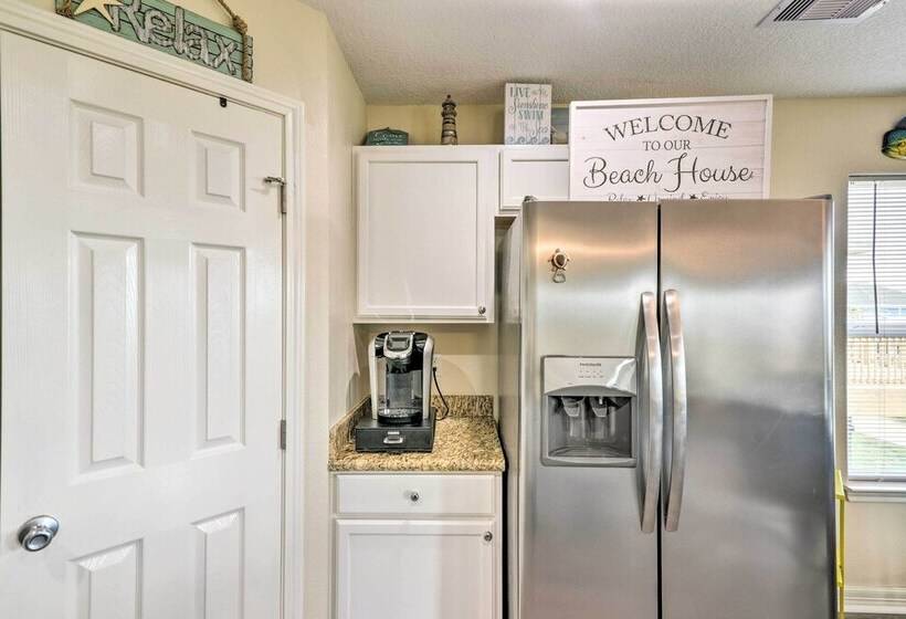 Private Beach Access: Coastal Freeport Home!