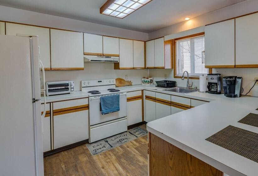 Tobyhanna Home W/ Game Room: 1 Mi To Lake Carobeth